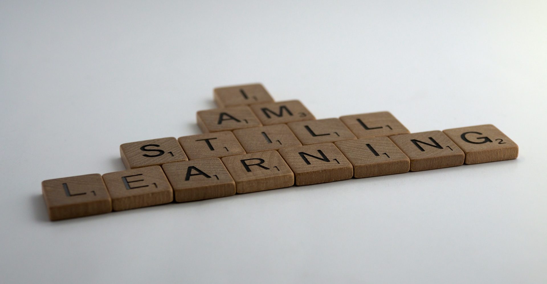 brett-jordan-LnHOwzv17-c-unsplash come informarsi per anno estero